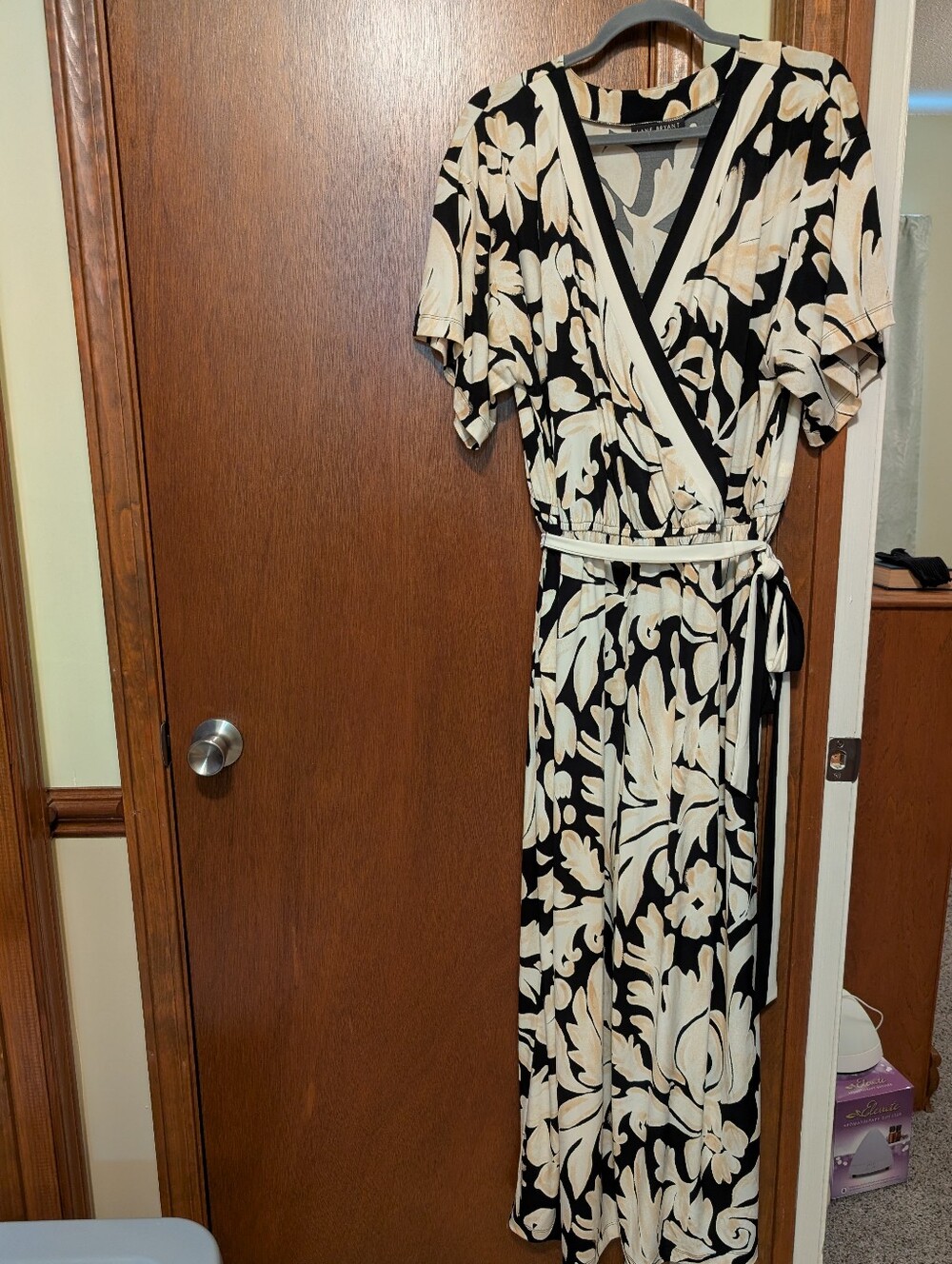 Lane Bryant Blk/Cream Floral Surplice-neck Tie Waist Jersey Jumpsuit Size 18/20